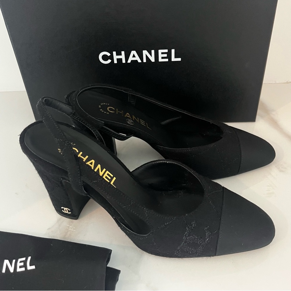 Chanel 24B Grosgrain Cap Toe Slingback CC Pumps Black Size 37.5